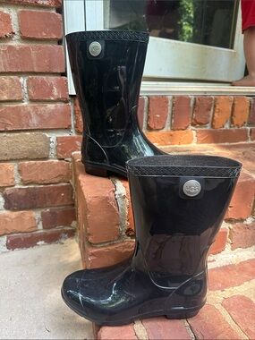 UGG Black Gloss Rain Boots with Logo Badge